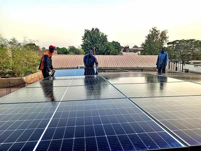 Équipements techniques d'un système énergétique solaire