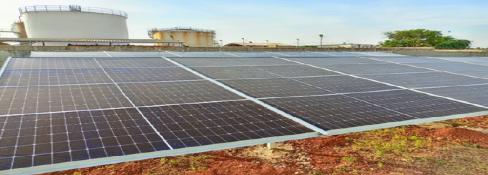 Site industriel équipé de panneaux solaires